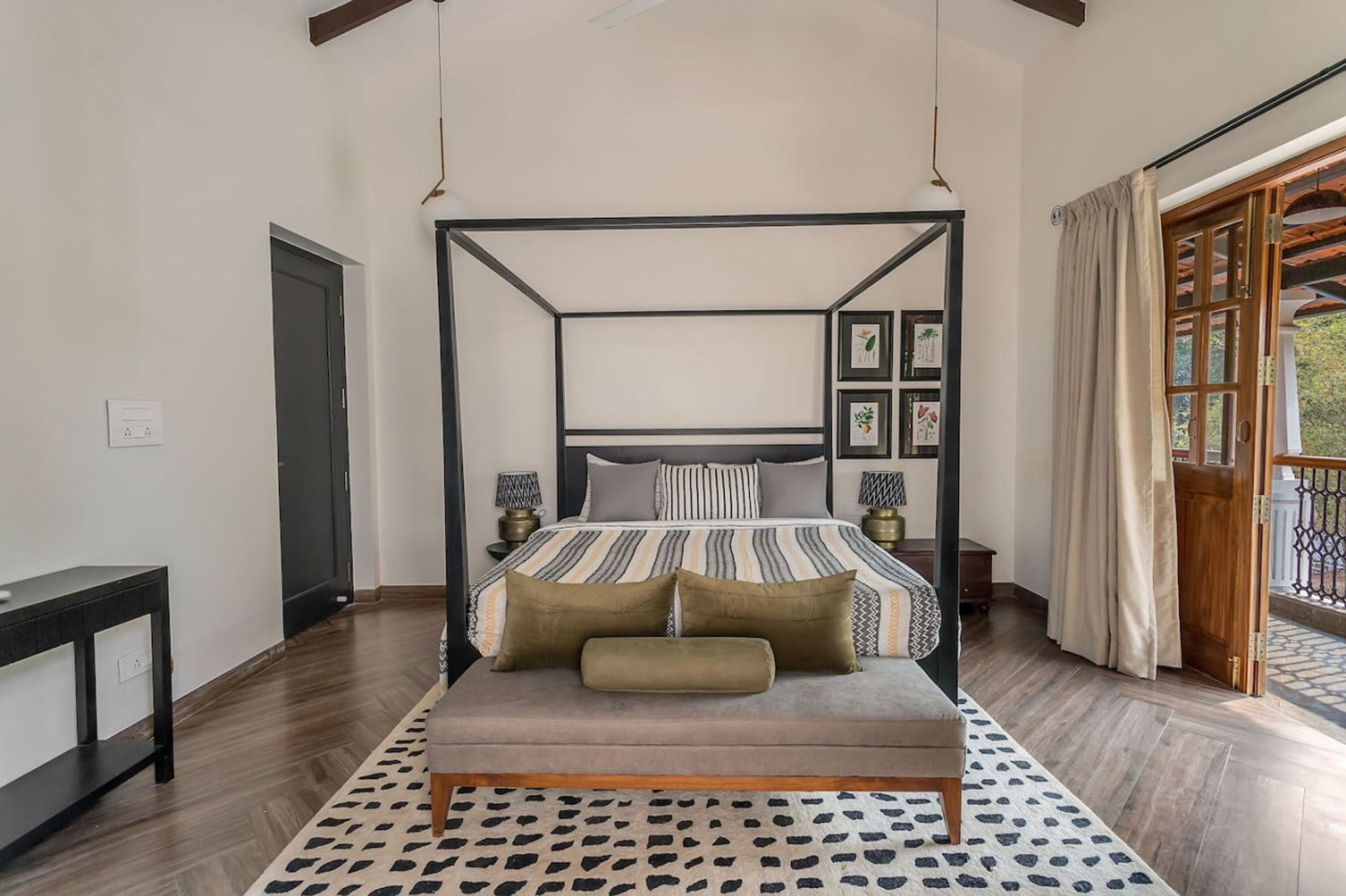 Villa | 4 bedrooms, desk