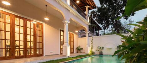 Huvila | 4 makuuhuonetta, työpöytä