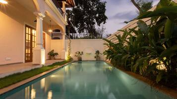 Villa | 4 bedrooms, desk