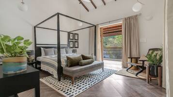 Villa | 4 bedrooms, desk