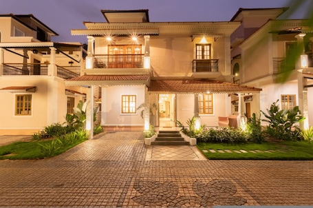 Villa | 4 bedrooms, desk