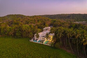 Villa | 5 bedrooms - Legacy by Hireavilla- Full Field View Villa w Pool (Siolim)