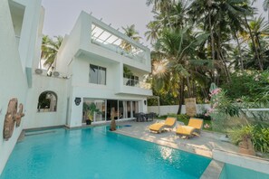 House | 5 bedrooms - Legacy by Hireavilla Natgeo Spot w Field Views (Siolim)