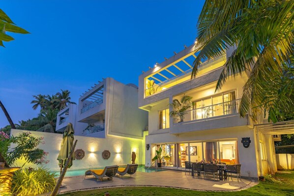 Villa | 5 bedrooms - Legacy by Hireavilla- Full Field View Villa w Pool (Siolim)