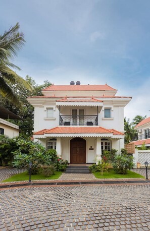 Villa - Aradhana by Hireavilla - 4BR w Pvt Pool in Saligao (Calangute)
