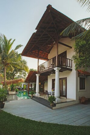 Villa | 4 bedrooms - Salt by Hireavilla - 4BR w Heated Pool in Siolim (Siolim)