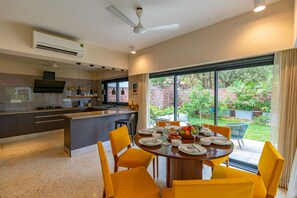 Villa | 4 bedrooms - Villa Ezra - 10 Mins From Thalassa Vagator Beach (Vagator)