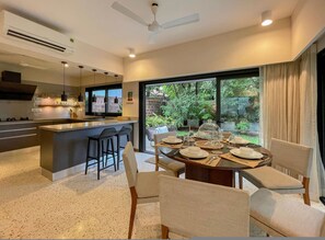 Villa | 4 bedrooms - Villa Ezra - 10 Mins From Thalassa Vagator Beach (Vagator)