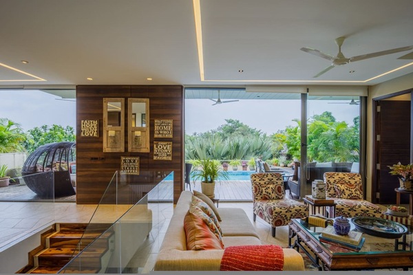 House | 4 bedrooms, desk