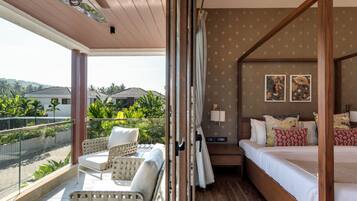 House | 5 bedrooms, desk