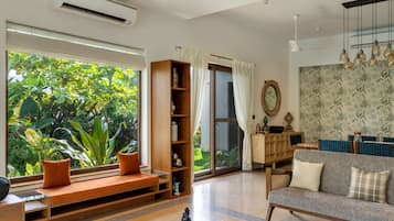 House | 5 bedrooms, desk