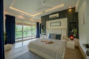 Apartment - Sky Villas - 3BR Apt With Pvt Pool in Candolim (Candolim)