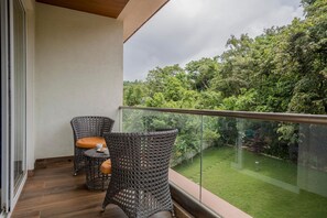 Apartment - Sky Villas - 3BR Apt With Pvt Pool in Candolim (Candolim)