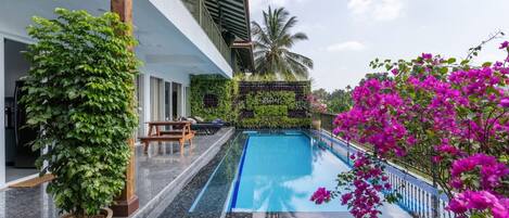 Villa | 6 bedrooms, desk