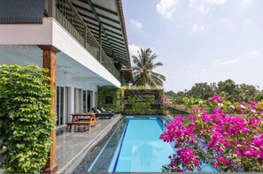 Villa | 6 bedrooms, desk