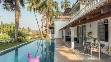 别墅 | 5 多间卧室、办公桌