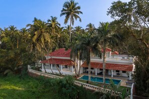 Villa, fumatori | 5 camere, una scrivania