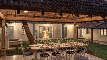 Villa | 5 bedrooms, desk