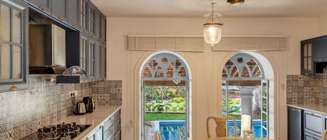 Villa | 5 bedrooms, desk