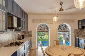 Villa, fumatori | 5 camere, una scrivania