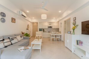 Apartment | 1 bedroom - 1BR Apt in Candolim With Pool 5 Mins From Beach (Candolim)