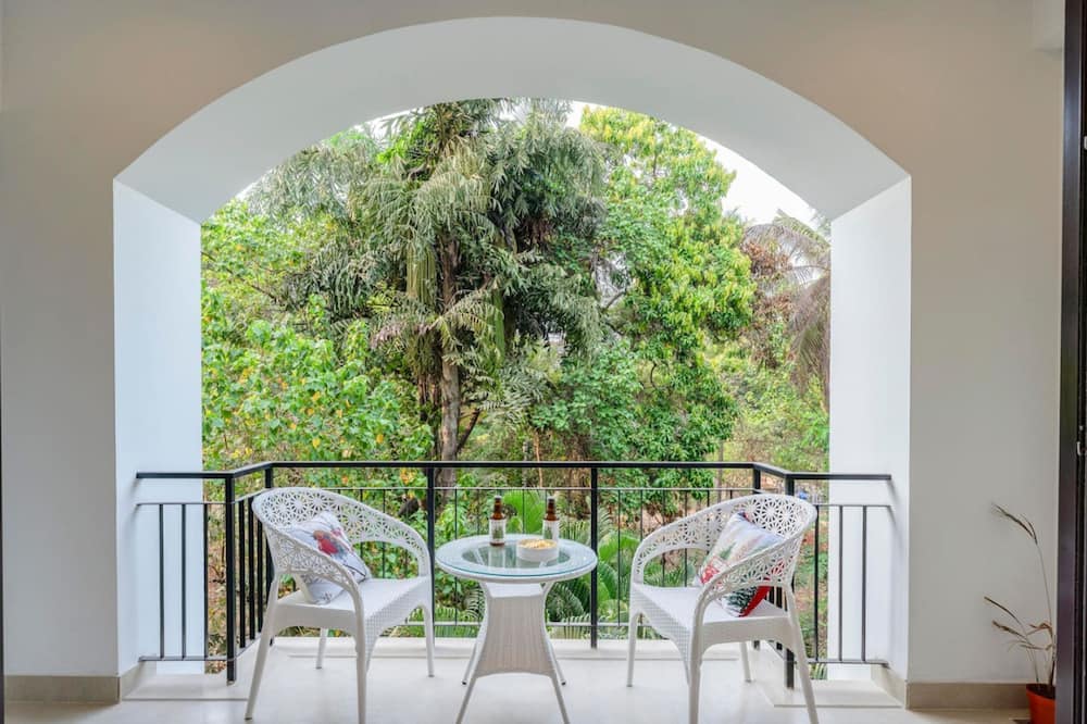 1BR Apt in Candolim With Pool 5 Mins From Beach