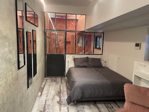 1 bedroom, iron/ironing board, WiFi, bed sheets - Fashion Lodge (Paris)