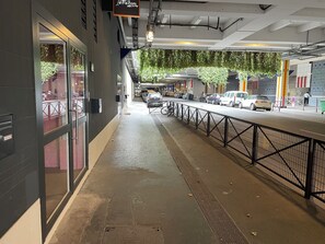 Property grounds - Fashion Lodge (Paris)