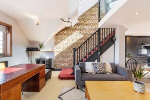 Living area - Gorgeous light loft apartment + parking  (London)