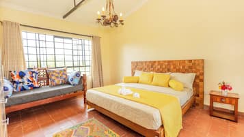 Phòng đôi Deluxe | Bộ đồ giường cao cấp, chăn bông, nệm cao su hoạt tính (memory foam)