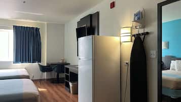 Escritorio, cortinas blackout, wifi gratis y ropa de cama