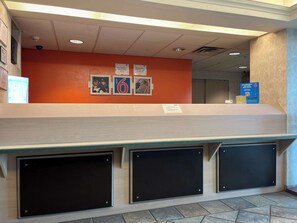 Lobby - Studio 6 – Las Cruces, NM - Telshor (Las Cruces)