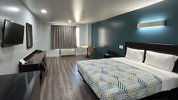 Standard Room, 1 Queen Bed, Non Smoking, Refrigerator & Microwave