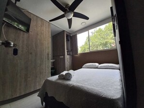 5 bedrooms, iron/ironing board
