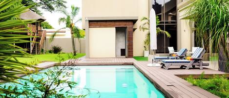 Outdoor pool, pool umbrellas, sun loungers