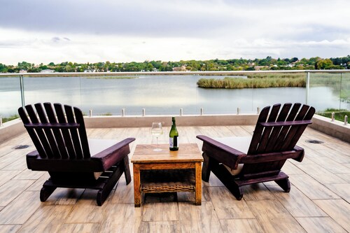 ONE O EIGHT BOUTIQUE HOTEL