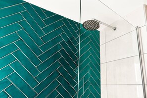 Shower, hair dryer - Charming Golborne Escape (London)