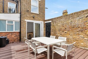 Outdoor dining - Charming Golborne Escape (London)