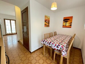 Villa, 3 soverom, balkong | Spisestue