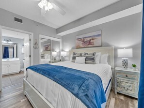 Työpöytä, silitysrauta/-lauta, Wi-Fi, vuodevaatteet