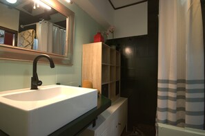 Shower, hair dryer, towels - 340 Livingtarifa Warhol (Tarifa)