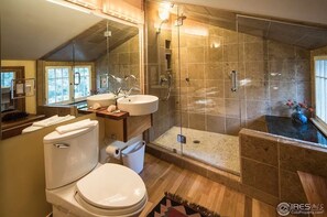 Hair dryer, towels, soap, shampoo - 
Artist's Serene Mapleton Sanctuary  (Boulder)