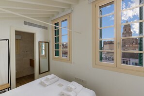 1 slaapkamer, een kluis op de kamer, een strijkplank/strijkijzer