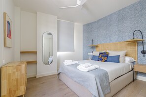 1 chambre, coffre-fort, fer et planche Ă repasser
