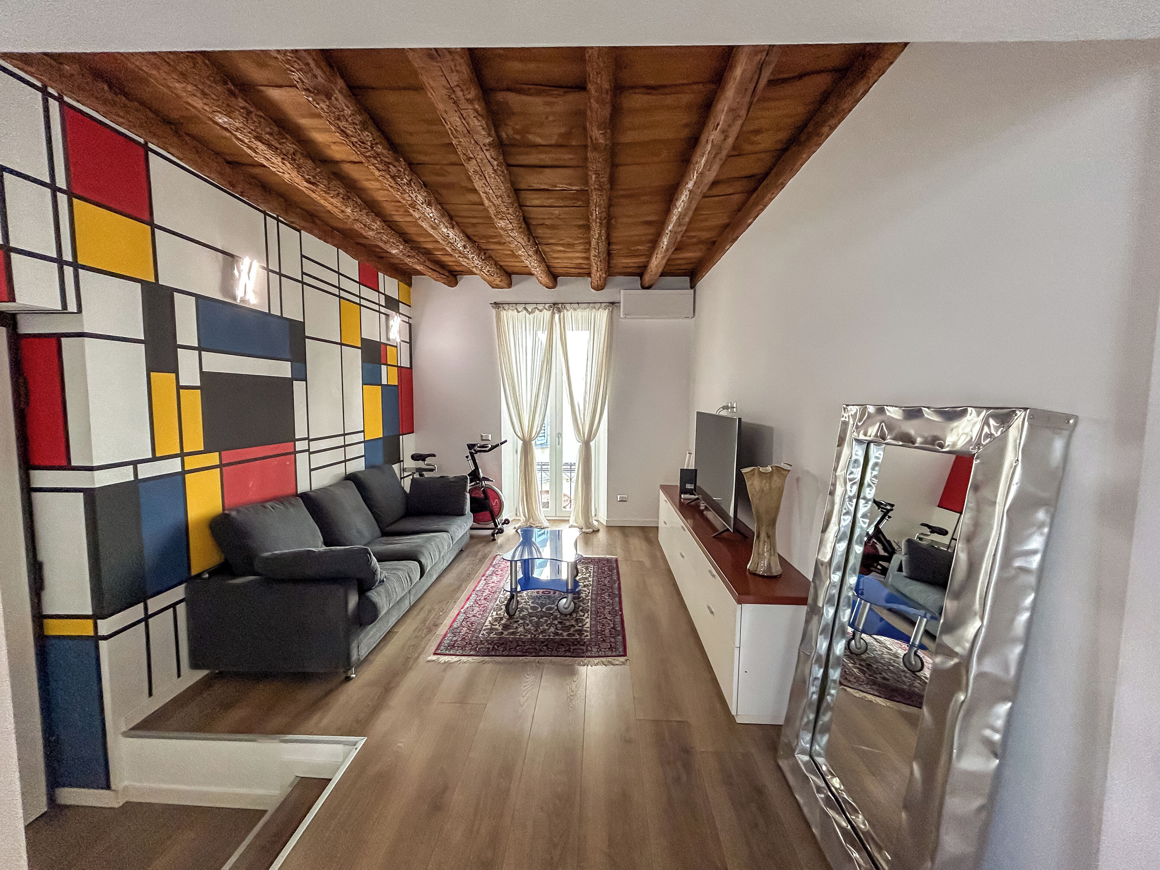 Smart-tv, dvd-spelare och en stereo