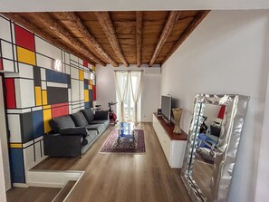 Smart-TV, DVD-spiller og stereoanlegg