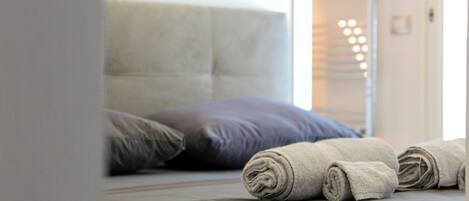 3 camere, una cassaforte in camera, una scrivania, ferro/asse da stiro