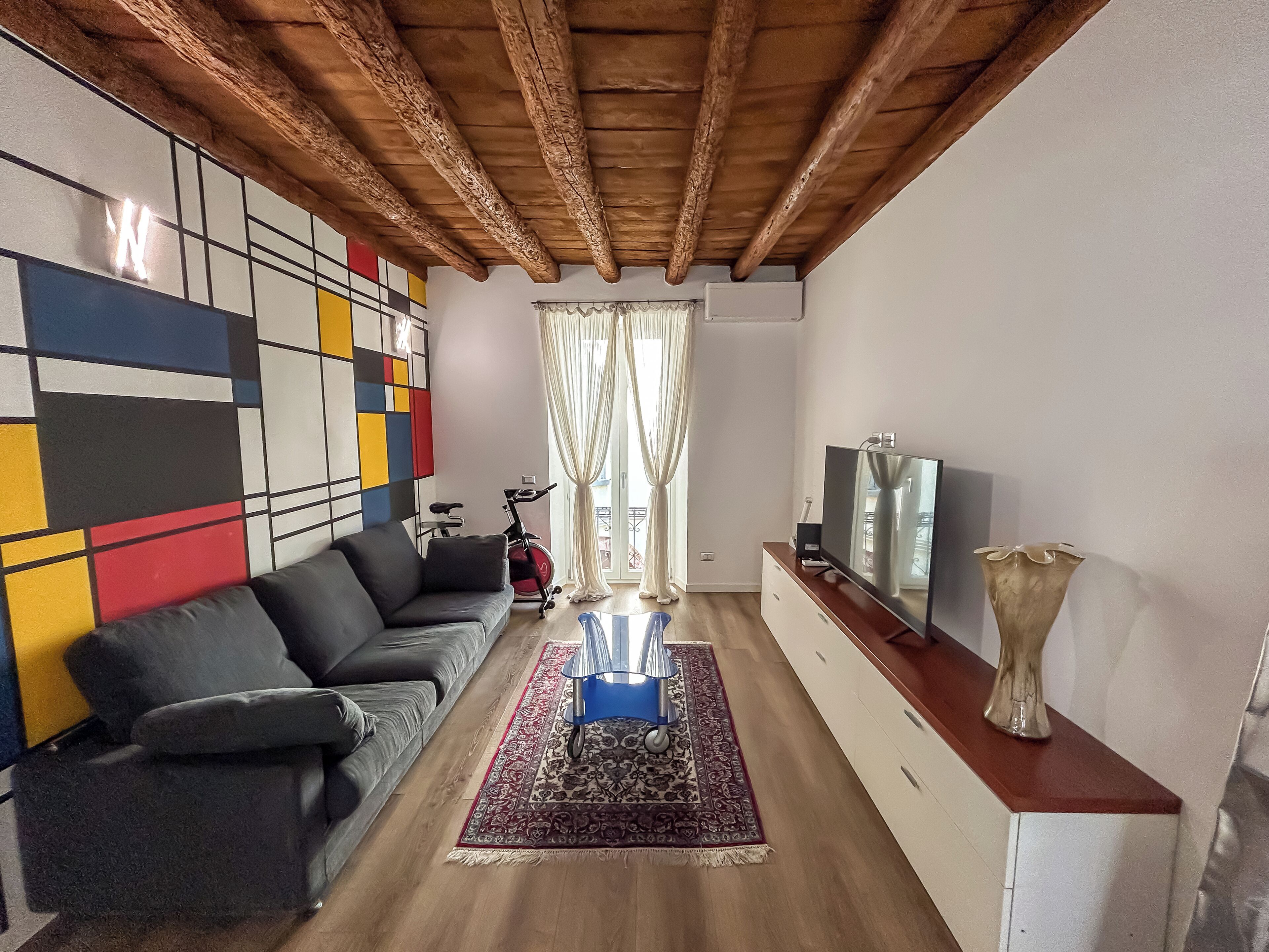 Smart-TV, DVD-Player, Stereoanlage