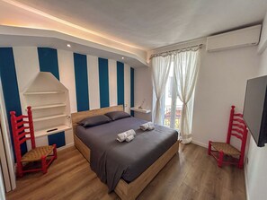 3 chambres, coffres-forts dans les chambres, bureau