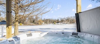 Lakefront, Hot Tub, Game Room Sapphire Shores